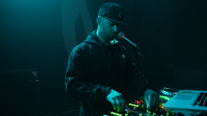 Χιπ χοπ συναυλία με τον Μικρό Κλέφτη στην ψηφιακή σκηνή του Ιδρύματος Ωνάση