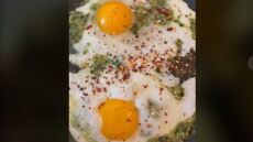 Τηγανητά αυγά με πέστο: H νέα πανεύκολη συνταγή του TikTok