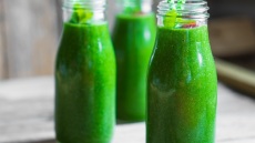 Φτιάχνουμε δυναμωτικό smoothie με κέιλ (λαχανίδα)