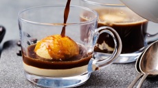 Αφογκάτο: πώς να φτιάξετε το αγαπημένο ιταλικό ρόφημα με καφέ