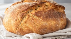 Σπιτικό ψωμί χωρίς ζύμωμα γίνεται; Κι όμως, γίνεται!