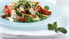 Σαλάτα αστακού µε µαριναρισµένο φινόκιο, µάνγκο και βινεγκρέτ µε εσπεριδοειδή