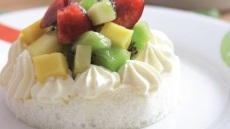 Πάβλοβα με φράουλες