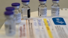 Μόσιαλος για εμβόλια mRNA: Εξαιρετικά μικρή η πιθανότητα μυοκαρδίτιδας ή περικαρδίτιδας