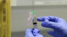 Κορωνοϊός: Γυναίκα με υποκείμενο νόσημα, το πρώτο περιστατικό περικαρδίτιδας στην Ελλάδα που συνδέεται χρονικά με τον εμβολιασμό