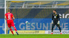 Ο Μπίρκι έμεινε όρθιος στο πέναλτι και άφησε τον Μπέντερ να σκοράρει στο τελευταίο παιχνίδι της καριέρας του (βίντεο)