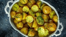 Tέλεια πατατοσαλάτα από την Ουκρανία με 4 υλικά