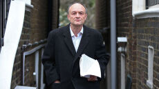 Κάμινγκς για τις «στοιβάδες σορών» του Τζόνσον: «Τον άκουσα να το λέει»