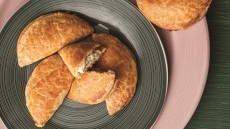 Μπουρεκάκια με μελιτζάνα