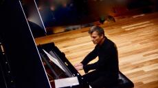 Ο πιανίστας Σταύρος Κόλλιας μάς συστήνει τους σύγχρονους Ιάπωνες συνθέτες