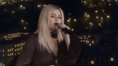 Champions League: Εντυπωσιακό σόου πριν τον μεγάλο τελικό από Σελένα Γκόμεζ και Marshmello