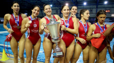 Τα συγχαρητήρια της ΠΑΕ Ολυμπιακός και του Μαρινάκη στα κορίτσια του πόλο για το ιστορικό τρεμπλ