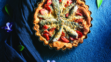 Ανοιχτή σαρδελόπιτα με ντοματίνια