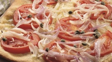 Λαδένια Κιμώλου με ντομάτα, κρεμμύδι και ρίγανη