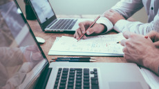 Εργασιακό: Άμεση εφαρμογή της τετραήμερης εργασίας - Τι προβλέπει η εγκύκλιος για 8ωρο και υπερωρίες