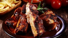 Τρεις πανεύκολες μαρινάδες για χοιρινό με λίγα υλικά