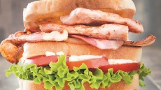  Κλαμπ σάντουιτς με κοτόπουλο