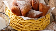 Μαντάζι, τα αφρικανικά ντόνατ