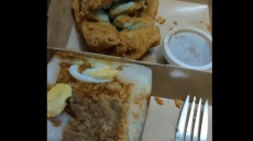 Παράγγειλε τηγανητό κοτόπουλο και της ήρθε τηγανητή πετσέτα!