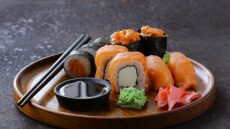 Γιατί δεν πρέπει να ανακατεύετε το wasabi με τη σάλτσα σόγιας όταν τρώτε σούσι