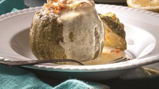 Κολοκυθάκια γεμιστά με κιμά κοτόπουλου και αυγολέμονο με σαφράν