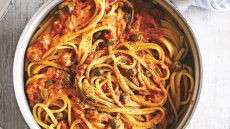 Λιγκουίνι Αματριτσιάνα (Amatriciana) με κάππαρη