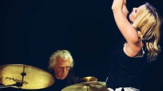 Η συναυλία-έκπληξη της χρονιάς: «Κάτω απ' την ομπρέλα σου» με τους Νίκο Τουλιάτο και Πέγκυ Ζήνα