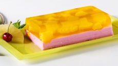 Δίχρωμο φρουί ζελέ ανανάς – κεράσι με γιαούρτι