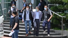 Χονγκ Κονγκ: Έφοδος εκατοντάδων αστυνομικών στην Apple Daily - Συλλήψεις και κατάσχεση υλικού