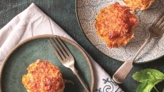 Μπιφτέκια με πατάτες και τυριά, γκρατινέ