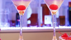 4 κλασικά κοκτέιλ που ίσως δεν έχετε δοκιμάσει ακόμη