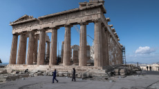 Τα βακτήρια «όπλο» για τη συντήρηση αρχαίων μνημείων όπως ο Παρθενώνας και η Νοτρ Νταμ