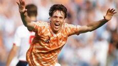 Φαν Μπάστεν: Όταν έγραψε έπος στον τελικό του Euro του '88