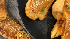 Χωριάτικες λουκανικόπιτες