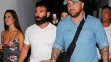 Μύκονος: Στον ανακριτή Σύρου οι πέντε Γαλλομαροκινοί για τον ξυλοδαρμό του σωματοφύλακα του Μπιλζέριαν