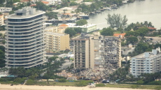 Κατάρρευση κτιρίου στη Φλόριντα: Σβήνουν οι ελπίδες για τον εντοπισμό επιζώντων