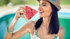 Αφυδάτωση; Πέντε τρόφιμα που μας ξεδιψούν περισσότερο από το νερό