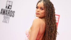 Άντρα Ντέι: Διαψεύδει τα περί φλερτ με τον Μπραντ Πιτ, αλλά τον βρίσκει «σούπερ και υπέροχο»