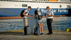 Κορωνοϊός: Αντίστροφη μέτρηση για τα μέτρα των ανεμβολίαστων – Παράθυρο για νέους περιορισμούς στις μετακινήσεις