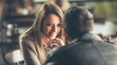 Ο εύκολος τρόπος να καταλάβετε αν θέλει σχέση ή περιστασιακό σεξ