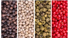 Μαύρο, πράσινο, λευκό, ροζ πιπέρι: ποιες είναι οι διαφορές τους;