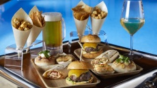 Θερινά σινεμά για λίγο ακόμη (και με φαγητό)