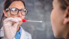 Κορωνοϊός: Βρέθηκε το σημείο του σώματος που τον βοηθά να πολλαπλασιάζεται