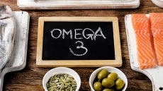 Πολλά ωμέγα-3 και λίγα ωμέγα-6 το μυστικό στη διατροφή για τη μείωση των πονοκεφάλων