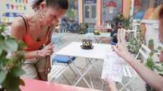 Θεσσαλονίκη: Κωφοί σερβιτόροι σε καφετέρια που προωθεί τη νοηματική γλώσσα - Φωτογραφίες