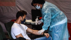 Οι περισσότεροι νέοι κάτω των 21 αναρρώνουν γρήγορα από την ύποπτη μυοκαρδίτιδα μετά από εμβόλιο Covid-19