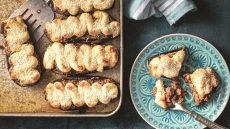 Παπουτσάκια με σπιτικό πουρέ μελιτζάνας