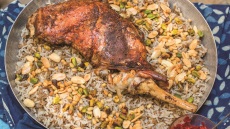 Αρνίσιο μπούτι με ρύζι από τον Λίβανο