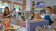 Εμβολιασμένοι και μη: Ποιος μπαίνει, ποιος μένει εκτός σε εστίαση, διασκέδαση, θεάματα