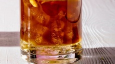Εspresso Tonic. Γιατί είναι μόδα να προσθέτεις μπουρμπουλήθρες στον καφέ!